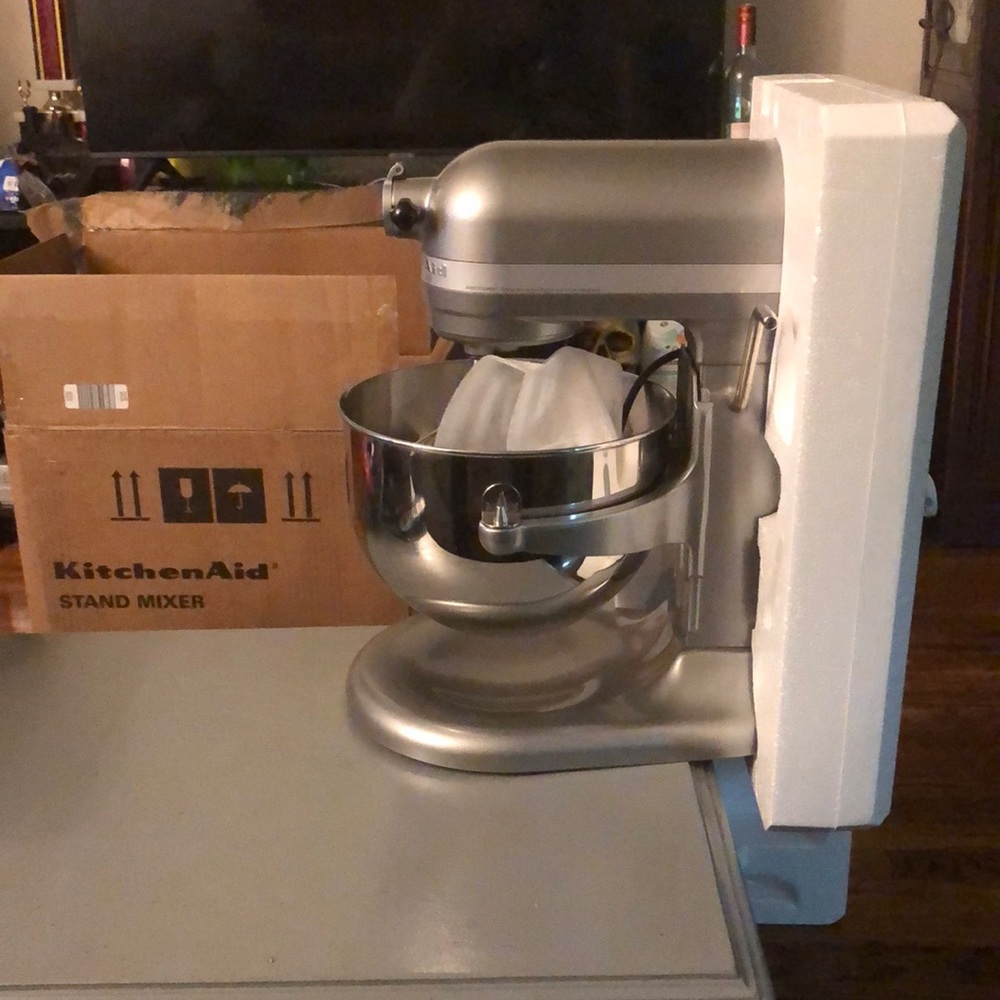 Kitchen aid stand mixer silver